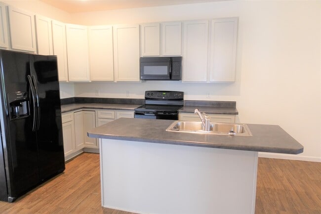 Building Photo - 176 Bur Oak Dr