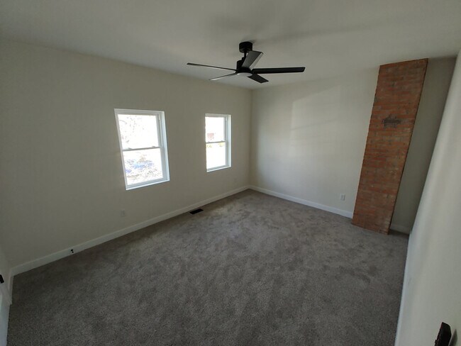 Building Photo - 409 W Mansfield St