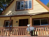 Building Photo - Cute 2 bedroom, 1 bath close to town