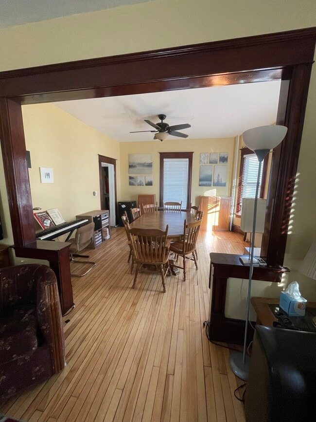 Building Photo - 1078 16th Ave SE