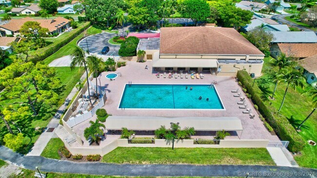 Building Photo - 2925 Riviera Dr