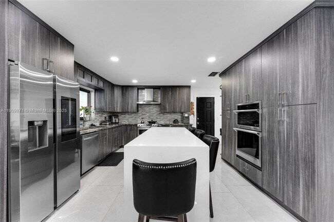 Building Photo - 551 SW 127th Ave