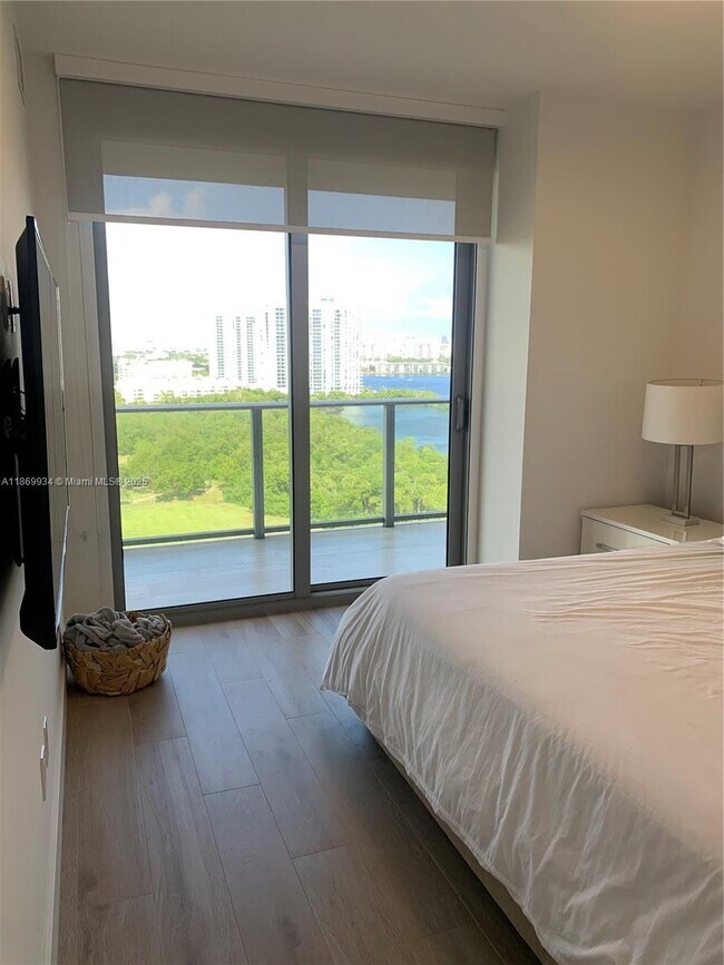Building Photo - 16385 Biscayne Blvd