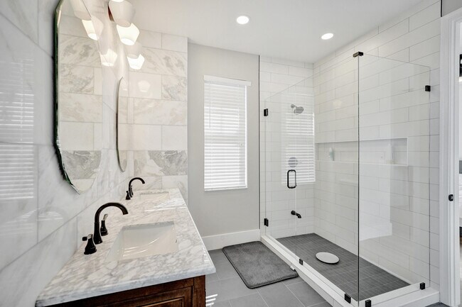 Building Photo - 3600 NW 5th Terrace