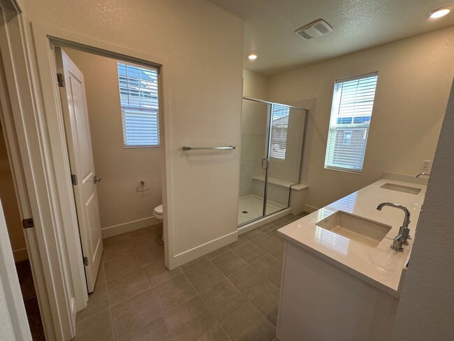 Building Photo - 2056 Marina Dr