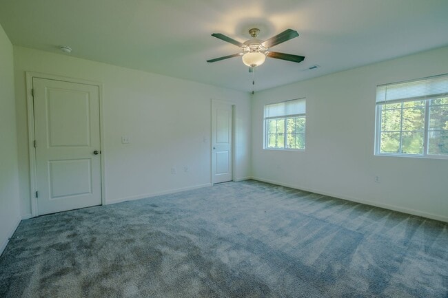 Building Photo - Like new construction 2 story home 4 bedro...