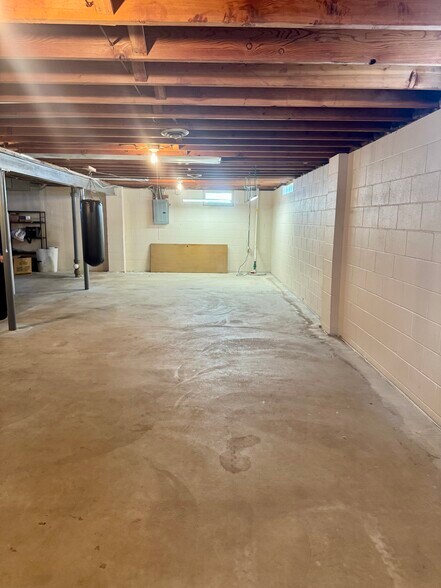 Building Photo - 2116 32nd St