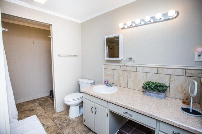 Building Photo - 2418 23rd St