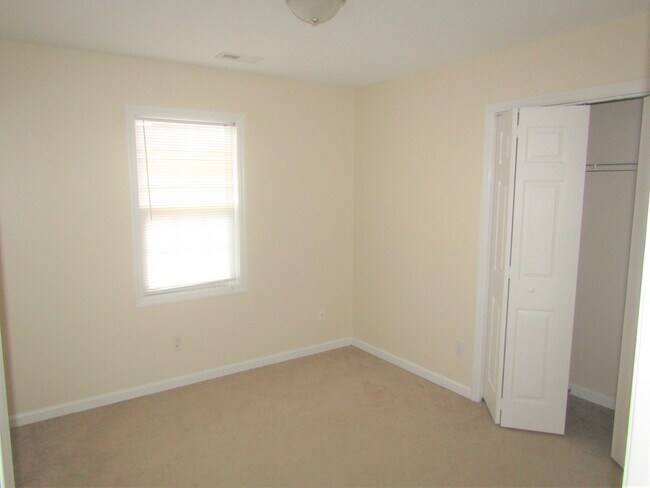 Building Photo - 205 Stag Ct