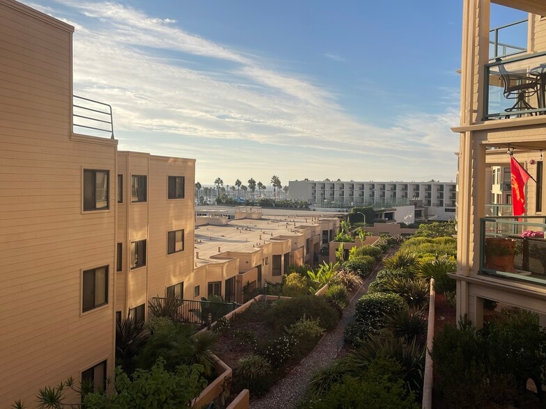 Building Photo - 120 The Village