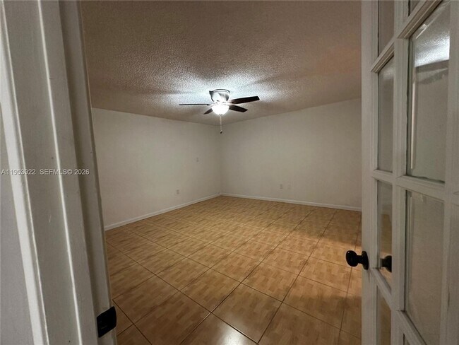 Building Photo - 350 W 34th St