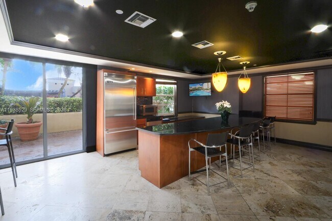 Building Photo - 520 SE 5 Ave