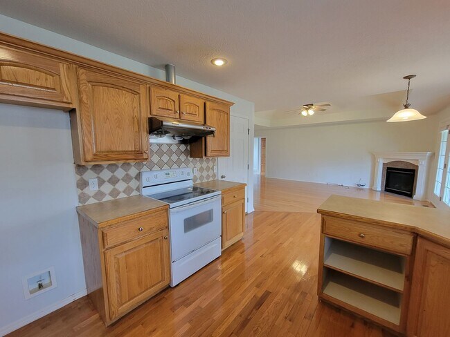 Building Photo - All brick 3 bedroom house