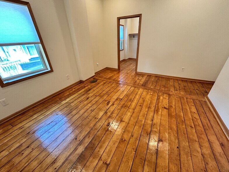 bedroom - 219 N Franklin St