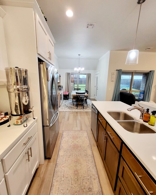 Building Photo - You Could Call This Beautiful 4-Bed, 2-Bat...
