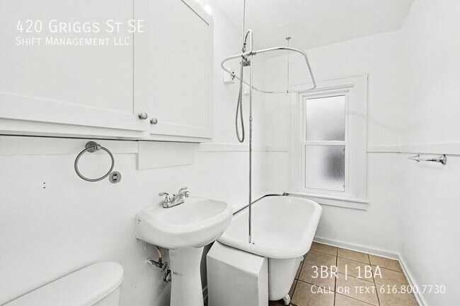 Building Photo - 420 Griggs St SE
