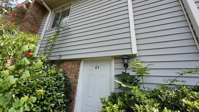 Building Photo - 1/1.5 Townhome in Springhill Place