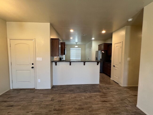 Building Photo - NICE 3 BEDROOM HOME!