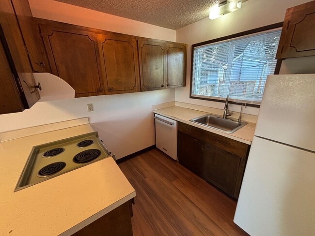 Building Photo - SE 49th and Hawthorne Blvd