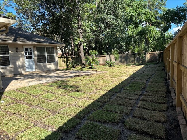Building Photo - 10 S Willow Point Cir