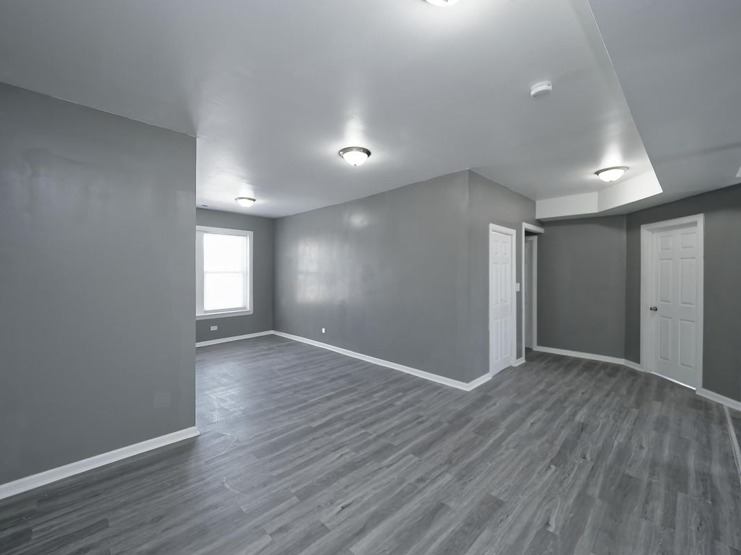 Building Photo - 346 N Laramie Ave