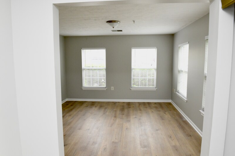 Building Photo - 8911 Town Center Cir