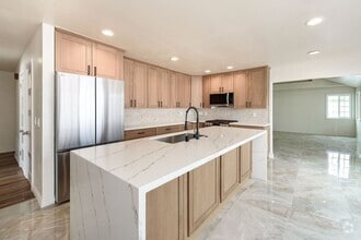 Building Photo - Your Newly Renovated Huntington Beach Oasi...