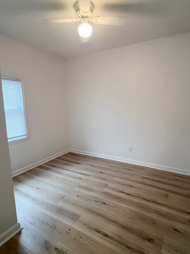 Building Photo - 3 Bedroom 2 Bath house Great Swannanoa Loc...