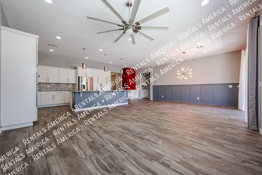 Building Photo - 5833 S Wilson Way