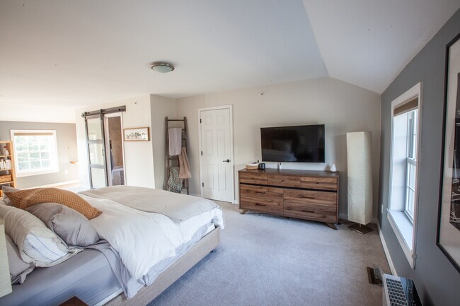 Building Photo - 9 Falkland Pl