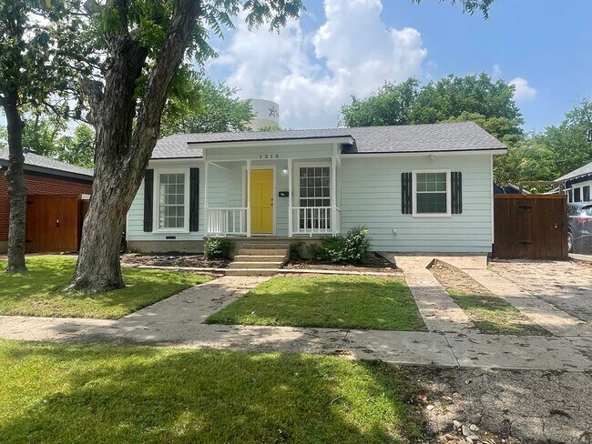 Primary Photo - 3 BEDROOM NEAR SCOTT & WHITE