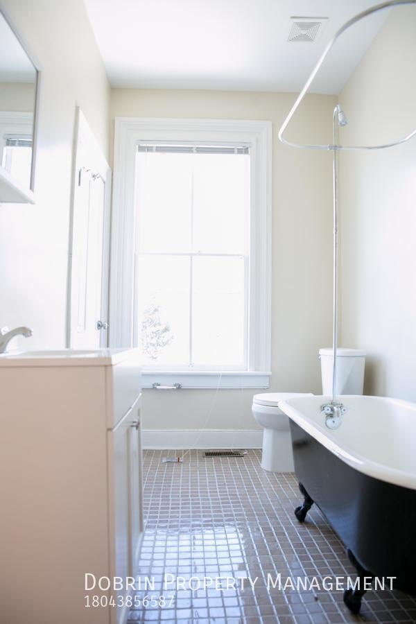 Building Photo - Renovated 5BD: Huge Living Room - Next to ...