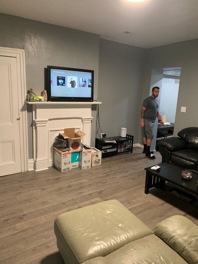 Building Photo - 903 E Cason st