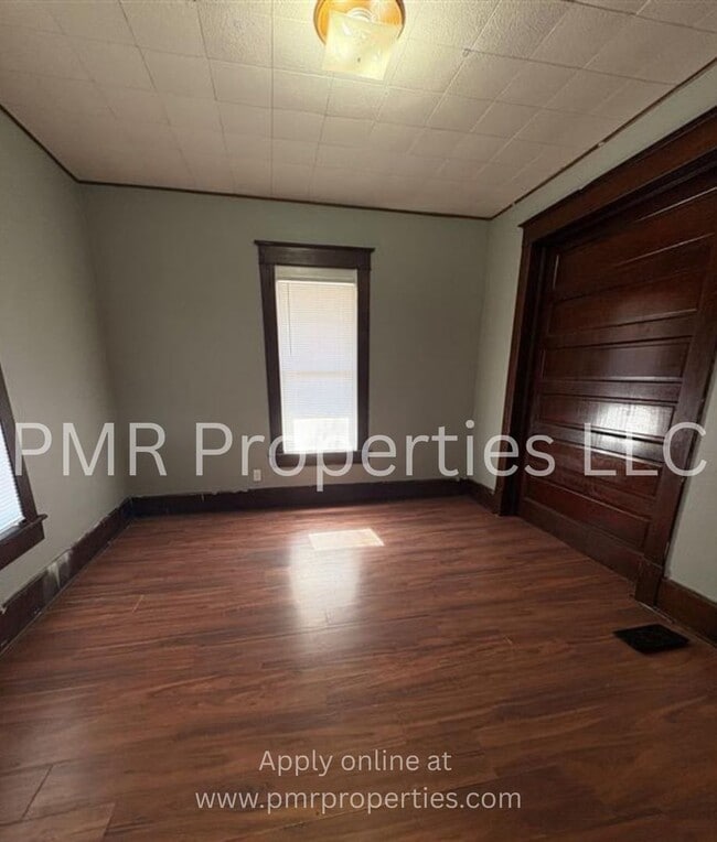 Building Photo - 4 Bedrooms/ 2 bathrooms House