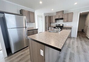 Building Photo - 6581 Hillcrest Dr