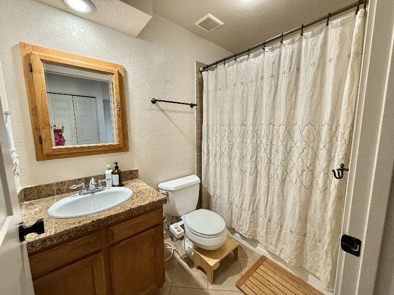 Building Photo - 1012 Wagonwheel Dr