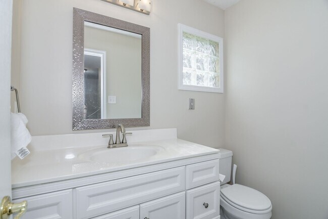 Building Photo - 2545 Carriage Creek