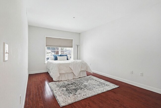 Building Photo - 855 Main St