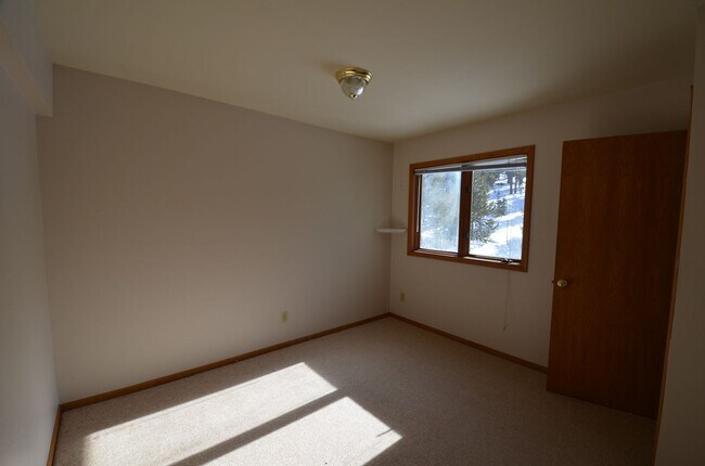 Building Photo - 416 Fuller Placer Rd
