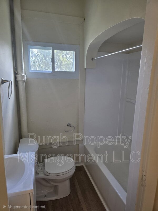 Building Photo - 222 Vine St