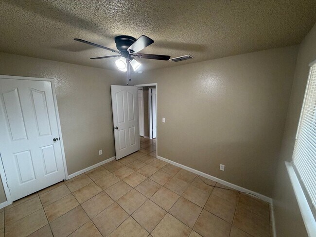 Building Photo - Apply today