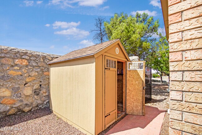 Building Photo - 918 Bellacumbre Dr