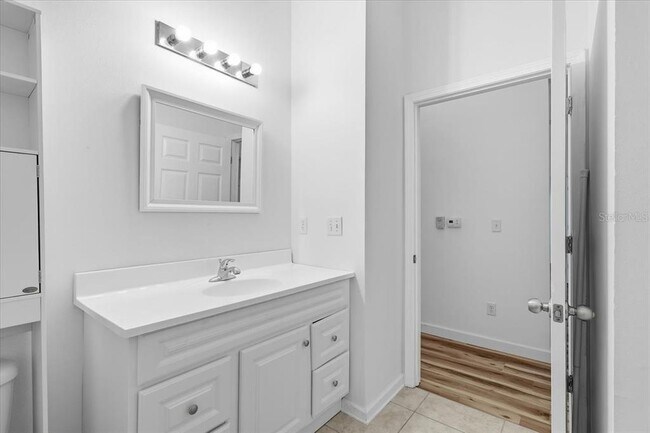 Building Photo - 605 Golden Lake Loop