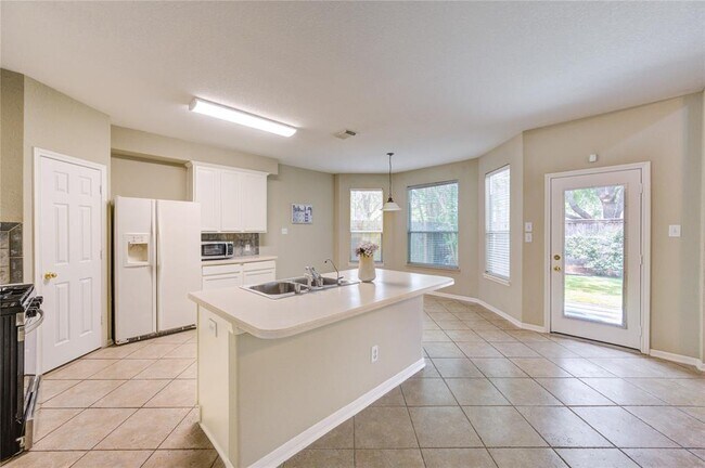 Building Photo - 6114 Breezy Hollow Ln