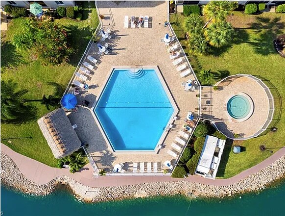 Building Photo - 1024 Manatee Rd