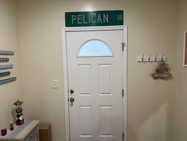 Building Photo - 108 Pelican Dr