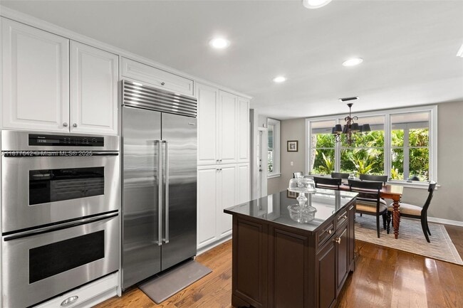 Building Photo - 3003 W Villa Rosa Park