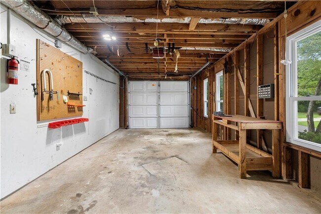 Building Photo - 3260 Creek Hollow Dr