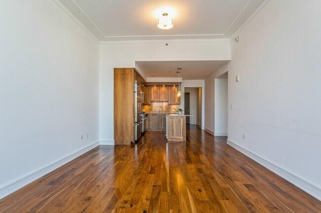 Building Photo - 5 Renaissance Sq