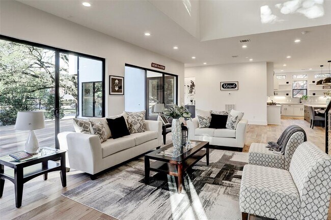 Building Photo - 3021 Maroneal St